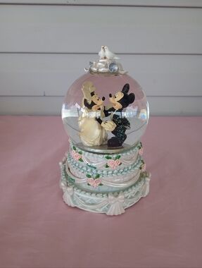 Disney Mickey Mouse Minnie Mouse Wedding Snow Globe Motion Music Box